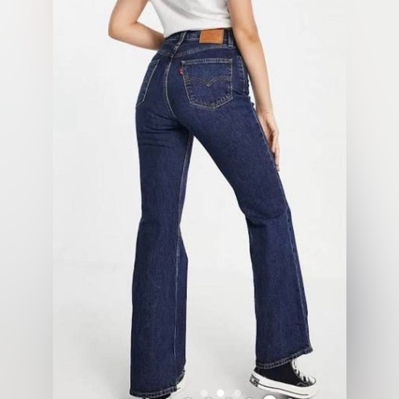 Levi’s high rise 70s jeans flare, dark wash, size 32 regular length - Picture 2 of 3